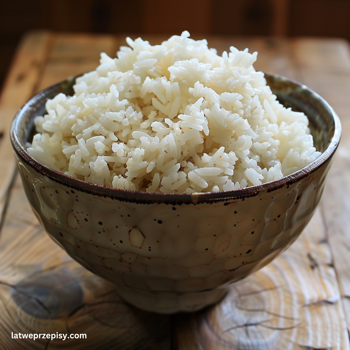 Czy można jeść ryż na drugi dzień? - Ryż podany w misce
